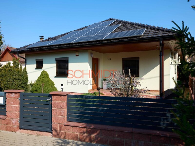 Prodej bungalovu se dvěma garážemi