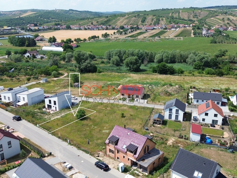 Prodej stavebního pozemku s platným stavebním povolením